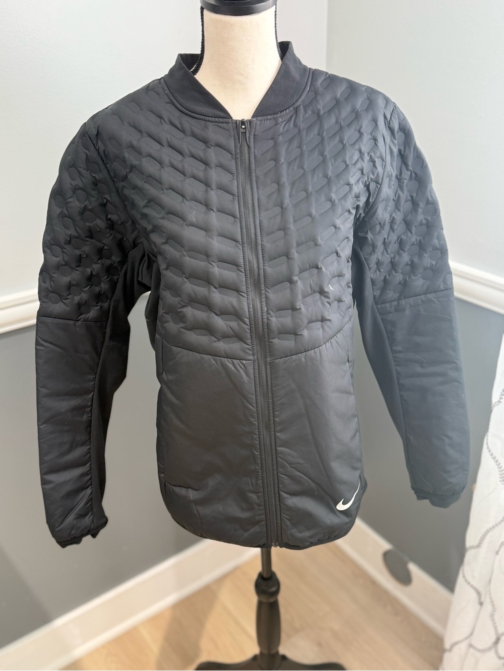 Nike AeroLoft 800 Fill Down Running Jacket Black Mens
Medium Reflective
